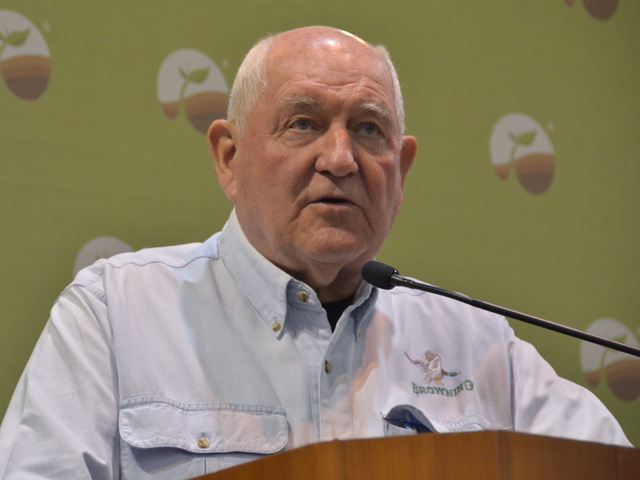 Agriculture Secretary Sonny Perdue spoke to reporters Thursday in downtown Omaha. Perdue didn&#039;t have up-to-the-minute details on trade talks in Washington, but the secretary said up to $50 billion in agricultural sales to China would be a "bonanza" if they came to fruition. (DTN photo by Chris Clayton) 